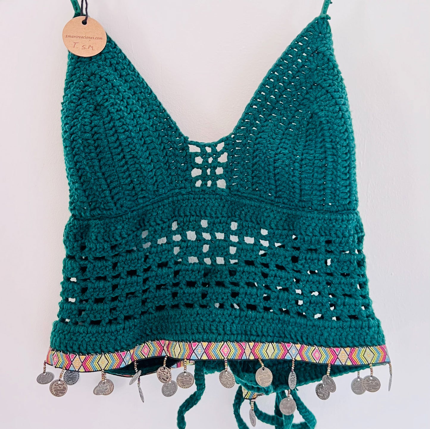 TOP EN ALGODÓN ORGANICO VERDE INGLES CON PASAMANERIA DE MODEDAS